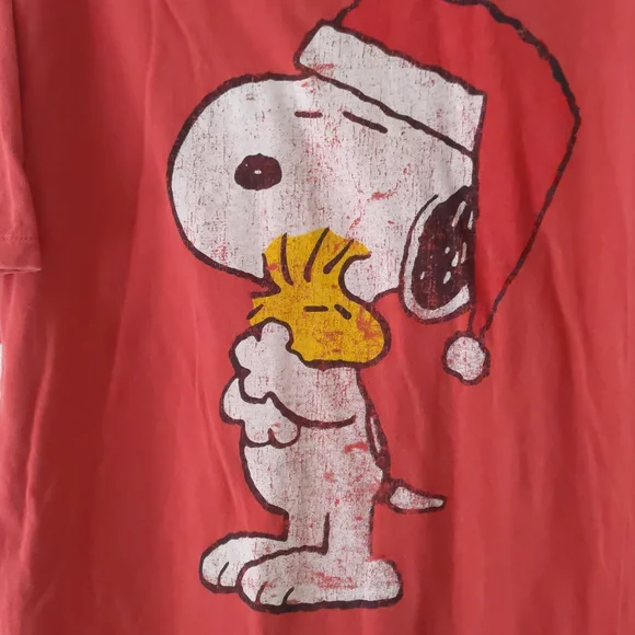 Peanuts Holiday Tshirt Snoop and Woodstock - Picture 6 of 7